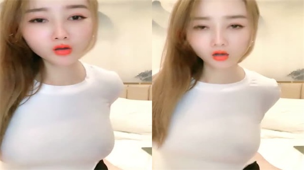 黑丝苗条爆乳尤物口交贴心服务,狼友激情开干