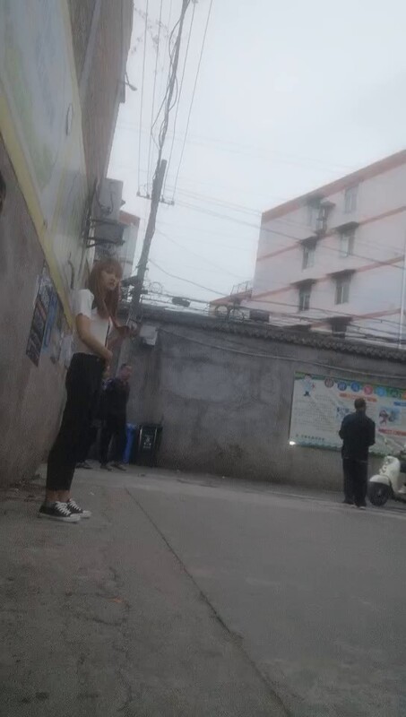 傍晚嫖客挑站街嫩妹入房激情开炮！超近视角特写：巨根狠插湿滑小穴，疯狂抽插汁液飞溅！