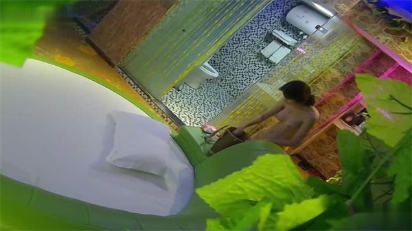 黑心酒店偷拍英俊小狼狗狂操苗条女友，纤腰长腿缠绵激战全记录！